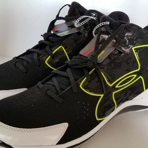 Under armour cleats .. many diff sizes